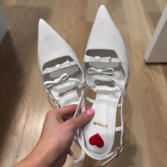 ♥️♥️SOLD♥️♥️Larroude White Women's Heels - Picture 3 of 5